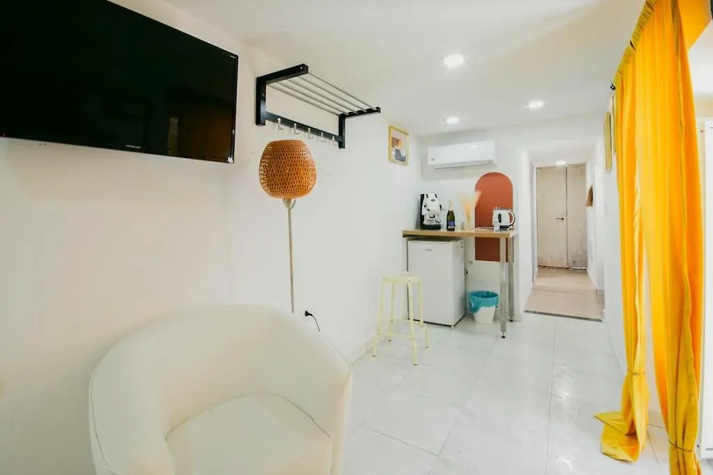 Luminoso Rifugio Vicino La Metro Apartment Naples