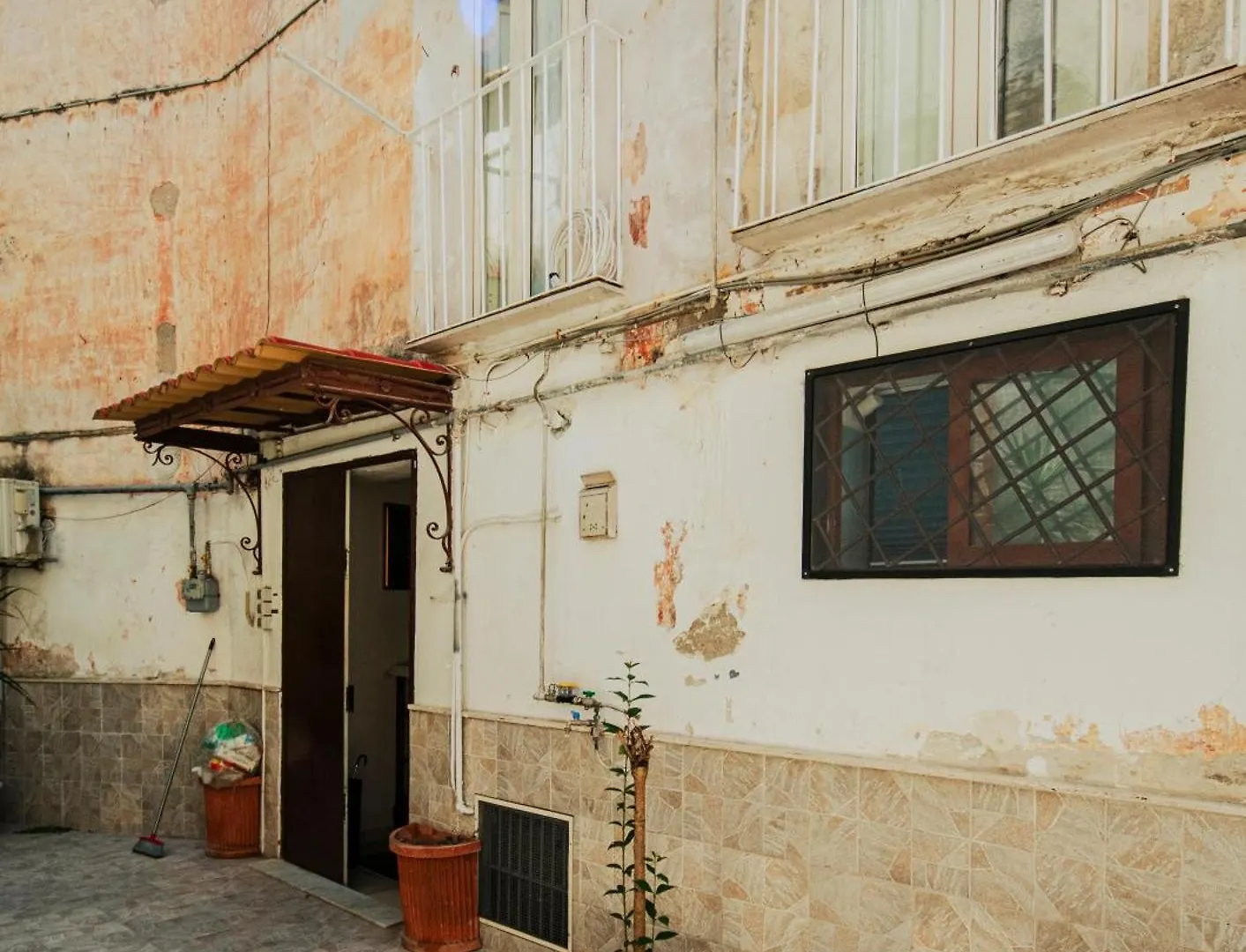 Luminoso Rifugio Vicino La Metro Apartment Naples Italy