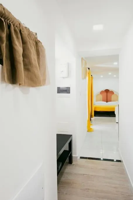 Apartmán Luminoso Rifugio Vicino La Metro Neapol 0*,  Itálie